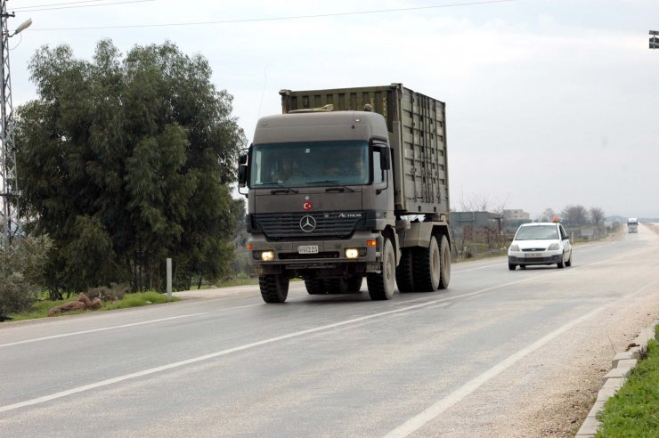 Sınıra askeri sevkiyat "Hatay'ın Hassa ilçesindeki askeri hareketlilik devam ediyor"