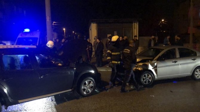 Adıyaman'da Otomobil ile hafif ticari araç çarpıştı: 4 kişi yaralandı