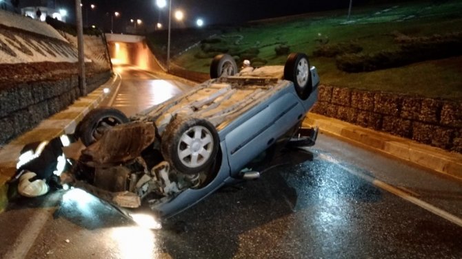 Denizli'nin Pamukkale ilçesinde Kontrolden çıkan otomobil takla attı: 1 yaralı