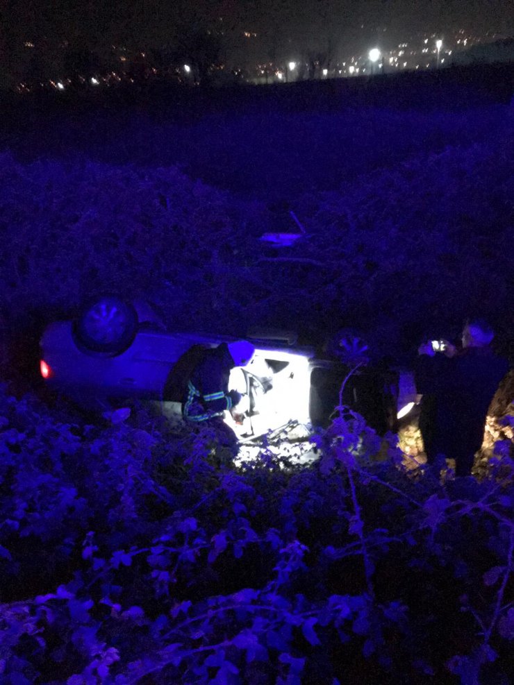 KOCAELİ'nin Kartepe ilçesinde, yoldan çıkan otomobilin takla atması sonucu 5 kişi yaralandı