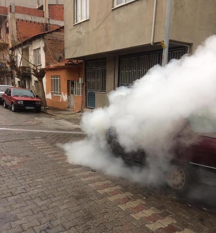 MANİSA'nın Kırkağaç ilçesinde Park halindeki otomobil yandı