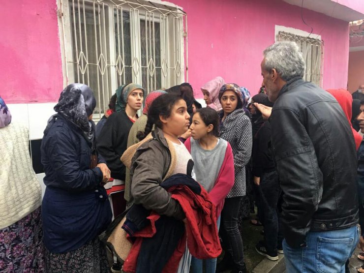 MANİSA'nın Turgutlu ilçesinde Tek katlı ev yangında kullanılamaz hale geldi