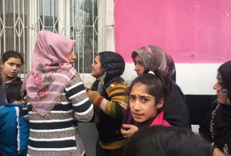 MANİSA'nın Turgutlu ilçesinde Tek katlı ev yangında kullanılamaz hale geldi