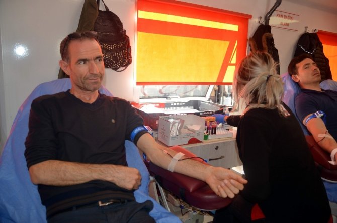 Aydın'ın Didim ilçesinde, kan bağışı kampanyası sürüyor