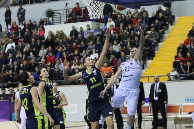 Çukurova Basketbol, evinde ağırladığı Fenerbahçe'yi 88-72 mağlup etti.