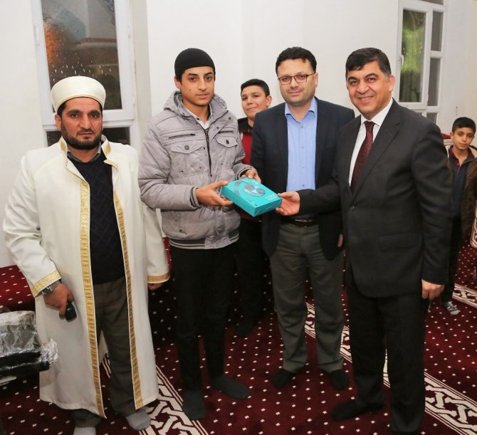 "Haydi, Çocuklar Camiye" projesi kapsamında düzenlenen yarışmada Çocuklar Ödüllendirildi