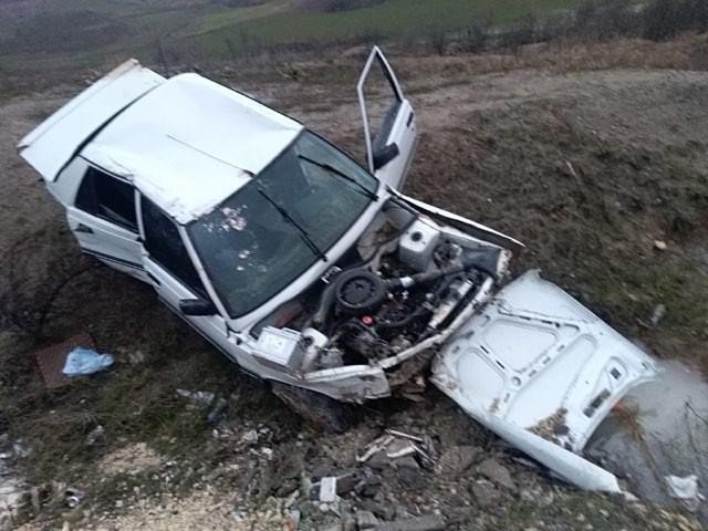 Otomobil şarampole yuvarlandı "otomobilin sürücüsü yaralandı"