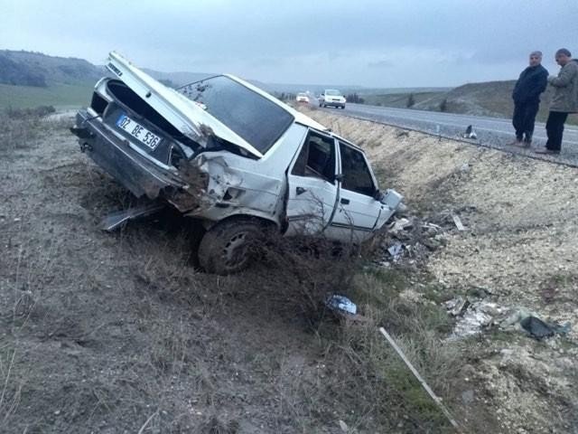 Otomobil şarampole yuvarlandı "otomobilin sürücüsü yaralandı"