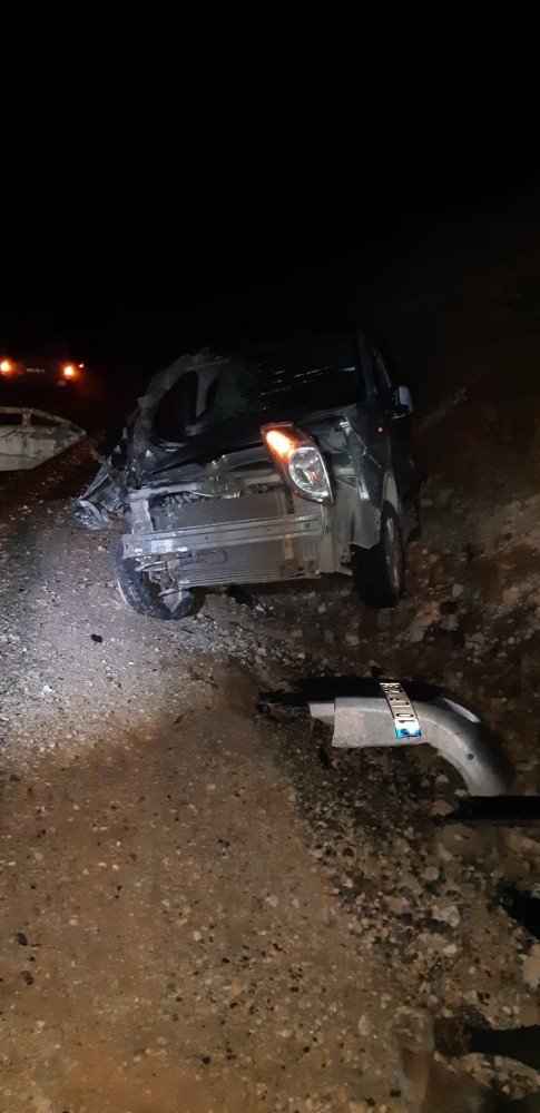 Mardin'in Midyat ilçesinde meydana gelen trafik kazasında 4 kişi yaralandı