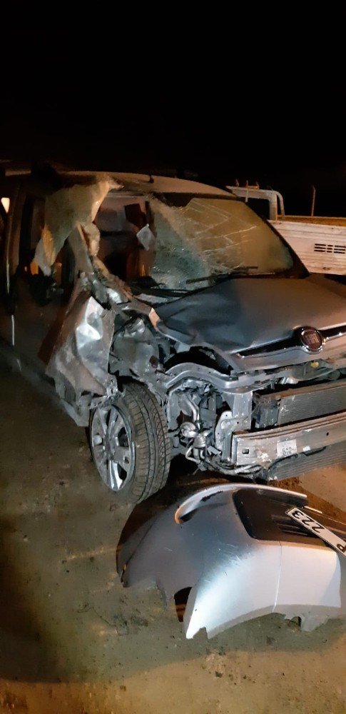 Mardin'in Midyat ilçesinde meydana gelen trafik kazasında 4 kişi yaralandı