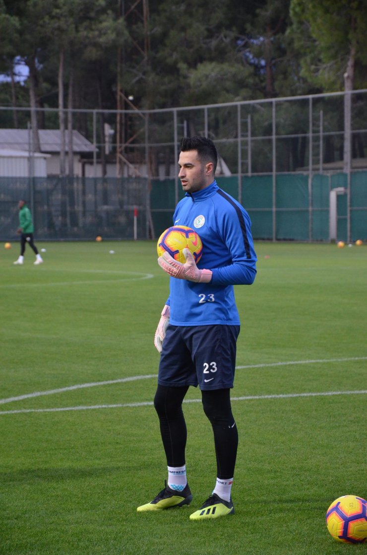 Rizespor'un kalecisi Gökhan Akkan: "Taraftarın da desteğiyle biz bu takımı buradan kurtarırız"