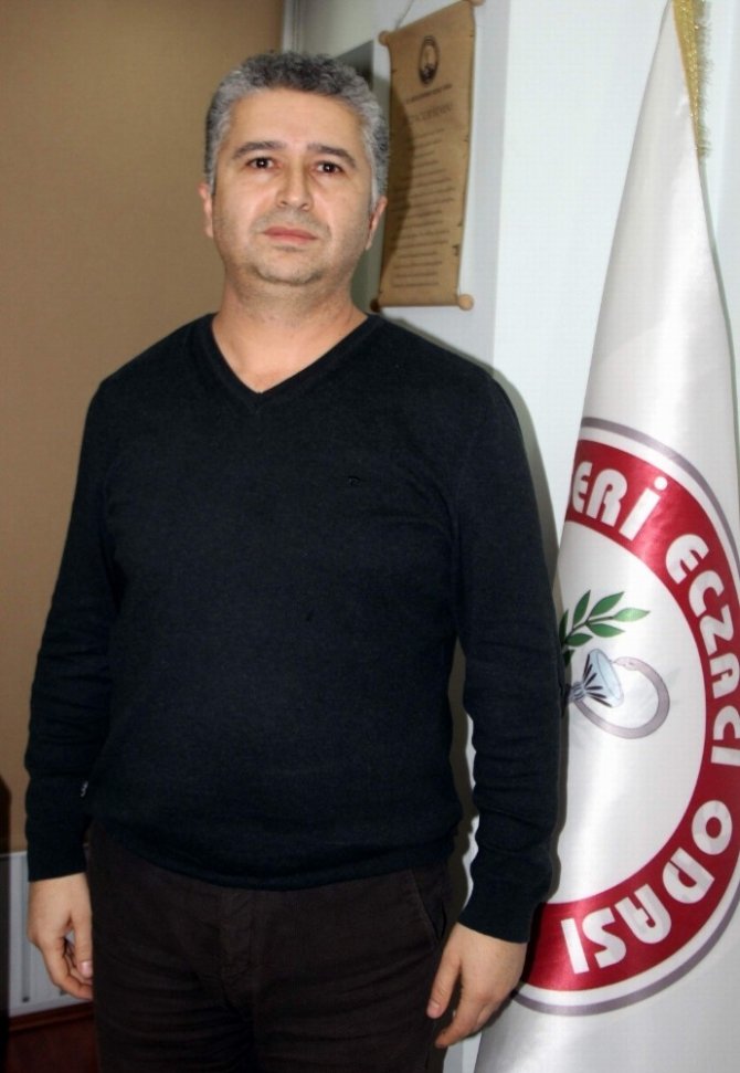 Ulutaş: "Yardımcı eczacılık yapmak isteyenleri başvuru tarihlerine göre sıralamaya aldık"