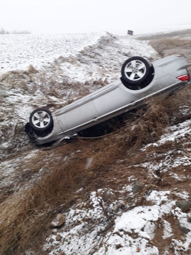 Yozgat'ın Yerköy ilçesinde meydana gelen trafik kazasında 2 kişi yaralandı