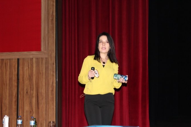 Biga’da ‘Hayalimizde ki gelecek el ele verirsek gerçekleşecek’ konulu konferans gerçekleşti