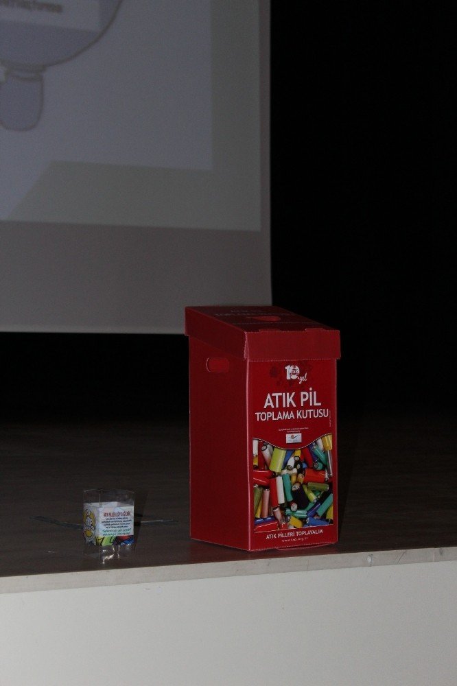 Biga’da ‘Hayalimizde ki gelecek el ele verirsek gerçekleşecek’ konulu konferans gerçekleşti