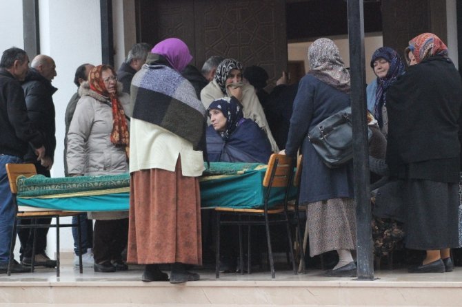Nihat Karaahmetoğlu bugün Giresun'un Duroğlu Beldesi'nde son yolculuğuna uğrulandı