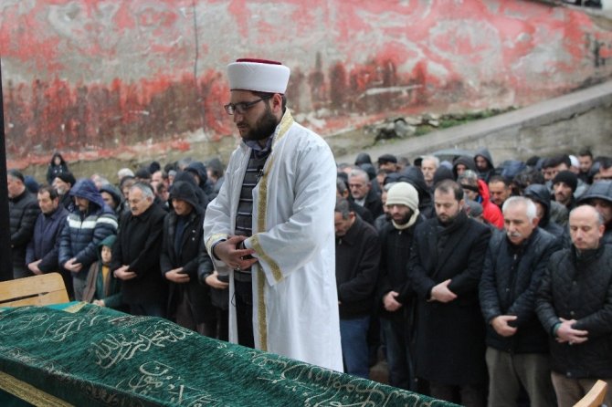 Nihat Karaahmetoğlu bugün Giresun'un Duroğlu Beldesi'nde son yolculuğuna uğrulandı