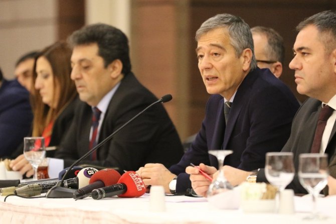 "Bitkisel ilaçlar ve gıda takviyeleri eczacıların inisiyatifine bırakılmalı"