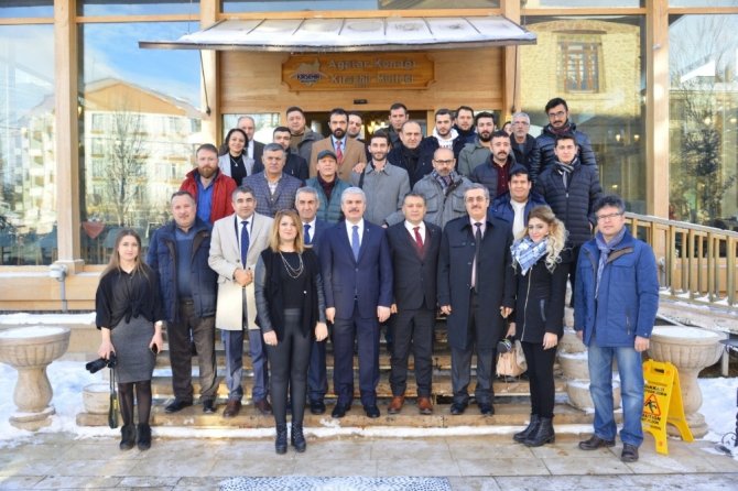 Vali Akın, 2 günde 2 cemiyetin gazeteciler günü programında basın çalışanları ile bir araya geldi