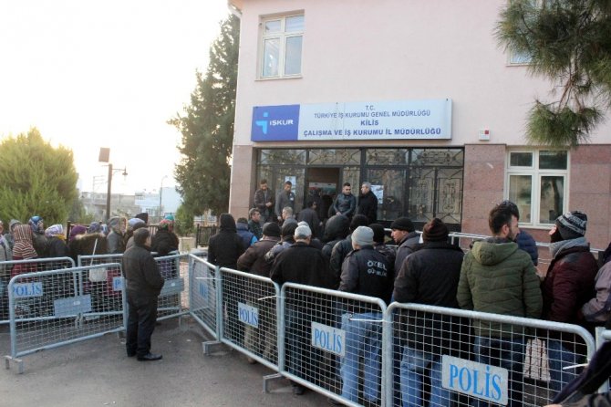 Kilis’te 6 aylık geçici iş için uzun kuyruklar oluştu