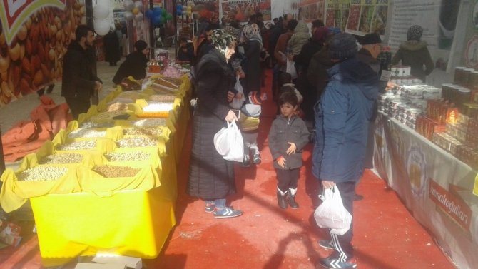 Yöresel ürün pazarı vatandaşlardan yoğun ilgi görüyor