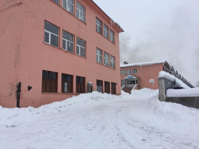 Bingöl’de eğitime kar engeli bir gün ara verildi - 15 Ocak 2019