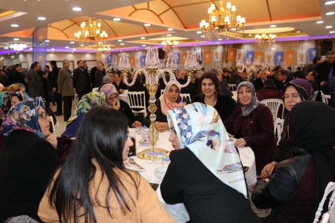 “AK Parti bir hizmet partisidir, slogan partisi değildir”