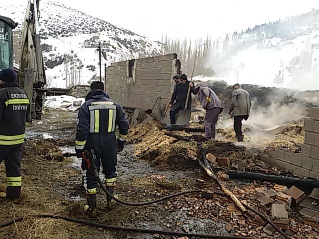 Dokuzdeğimen köyünde Ahırda çıkan yangın korkuttu