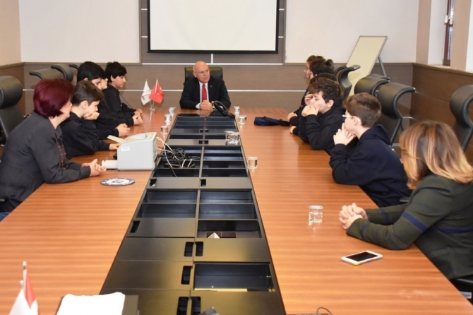 Kod Akademisi öğrencileri yeni projelerini Başkan Eşkinat’a tanıttı