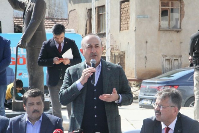 Bakan Çavuşoğlu Avrupa Parlamentosundaki ırkçılara yüklendi: "Bunlar İslam düşmanıdır"