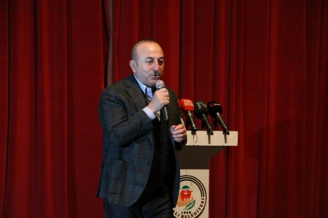 Çavuşoğlu dış politikayı özetledi: "Diplomasi ise diplomasi, müzakere ise müzakere, rest ise rest"