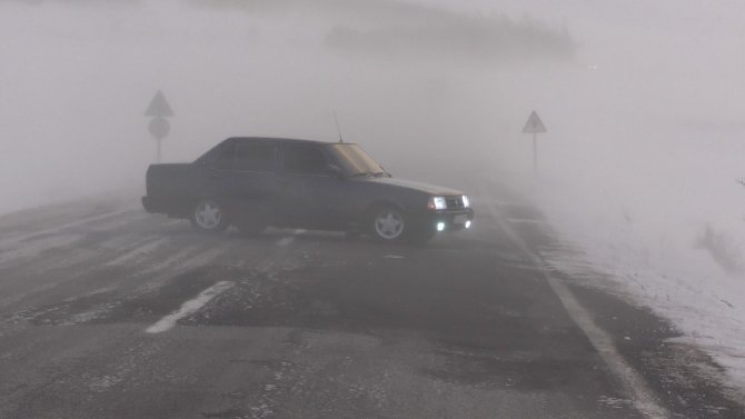 Ardahan’da ulaşıma kar ve tipi engeli "Ardahan-Göle karayolları ulaşıma kapandı."