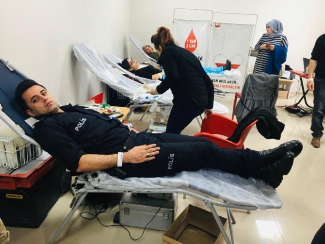 Doğanyol İlçe Emniyet Müdürlüğü ekiplerinden kan bağışı