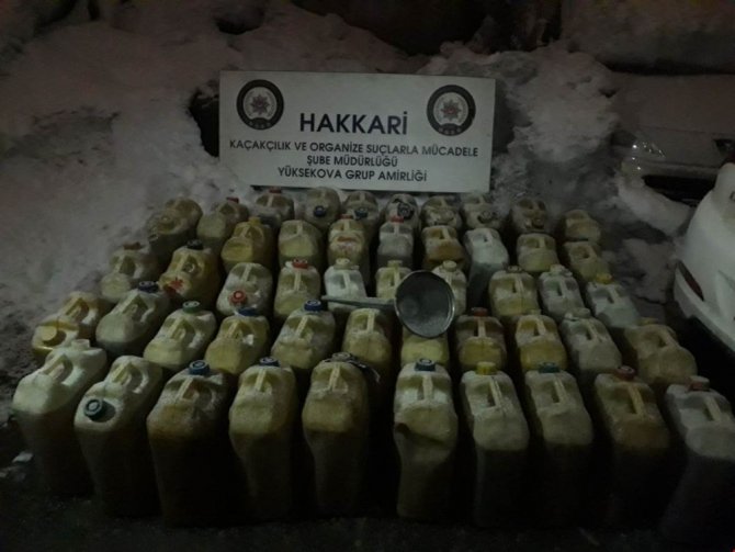 Hakkari’de kaçakçılık operasyonu "büyük miktarda gümrük kaçağı malzeme ele geçirildi."