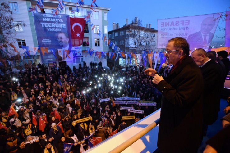 Mehmet Özhaseki, partisinin Etlik Seçim İrtibat Merkezi'nin açılışına katıldı.