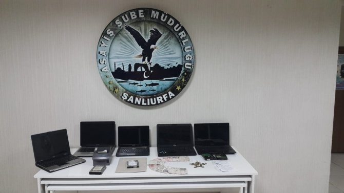 Şanlıurfa'da yasa dışı bahis oynatılan 5 adrese düzenlenen operasyonda 6 kişi gözaltına alındı.