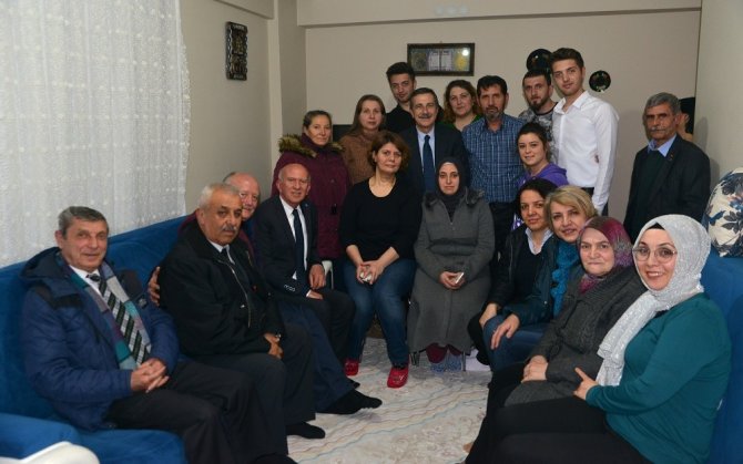 Tepebaşı Belediye Başkanı Dt. Ahmet Ataç ev ziyaretlerini sürdürüyor