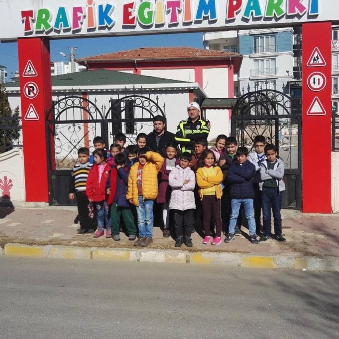 Adıyaman İl Emniyet Müdürlüğünce Öğrencilere uygulamalı trafik eğitimi verildi