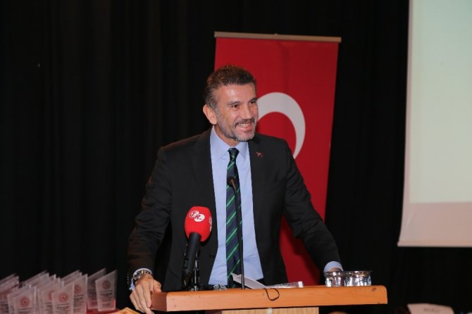 Ahmet Katırcı ve Beykoz Belediye Başkanı Yücel Çelikbilek, genç sporculara ödüllerini verdi