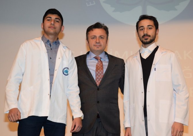ESOGÜ’lü genç diş hekimi adayları beyaz önlükleri giydi