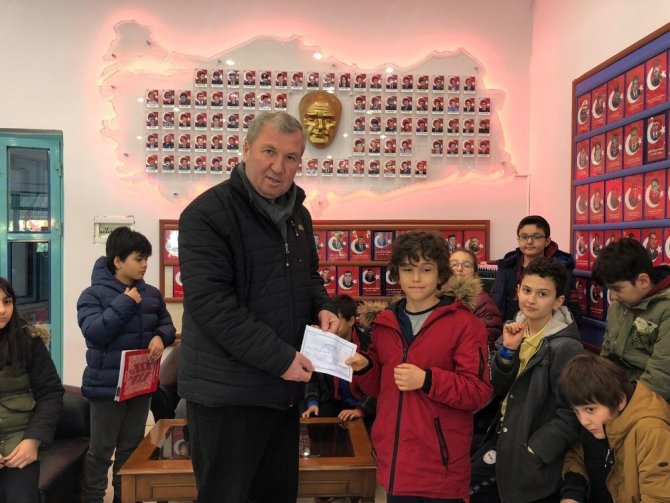 İlkokul öğrencilerinden EMŞAV'a anlamlı bağış