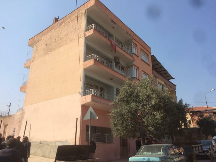 MANİSA'nın Alaşehir ilçesinde, Balkondan düşen yaşlı adam öldü