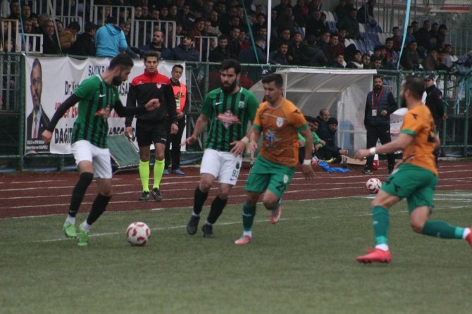 Kilis Belediyespor kendi sahasında konuk ettiği Malatya Yeşilyurt Belediyespor'a 2-1 yenildi