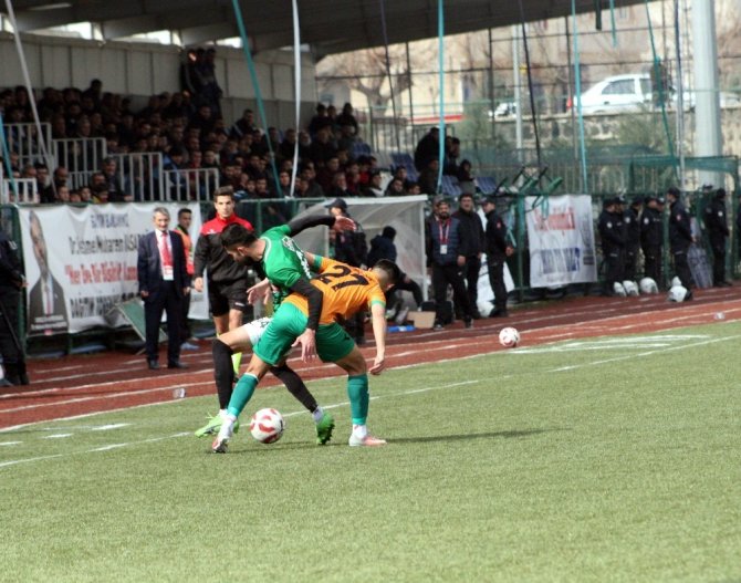 Kilis Belediyespor kendi sahasında konuk ettiği Malatya Yeşilyurt Belediyespor'a 2-1 yenildi