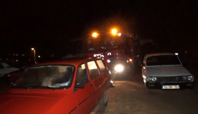 Kırıkkale'de evin bacasında çıkan yangın çatıya sıçraması sonucu paniğe neden oldu.