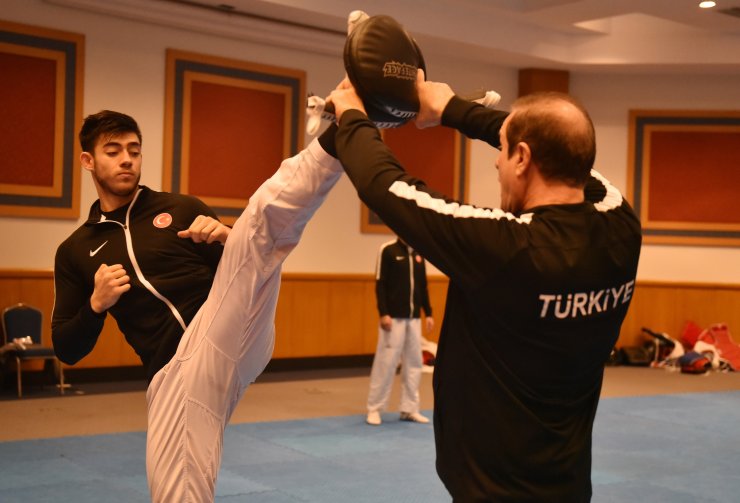 Uslanması için gönderildiği tekvandoda dünya şampiyonluğu hedefliyor