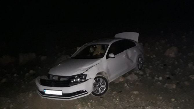 Adıyaman'da, sürücüsünün direksiyon hakimiyetini kaybettiği Otomobil şarampole devrildi: 1 yaralı