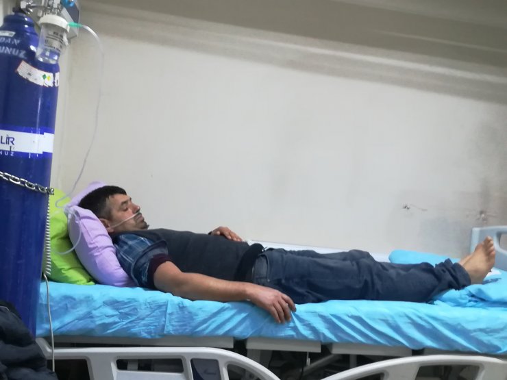 BURSA'nın Büyükorhan ilçesinde Sobadan sızan gazdan zehirlenen çift hastanelik oldu