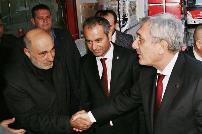 Ayhan, "Mahalli idareler bana göre tüm dünyada siyasetin başlangıcıdır. Yeşerdiği yerdir"