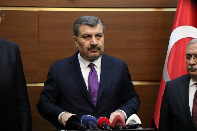 Bakan Koca: "İçinde hasta vatandaşı taşıyan ambulansa yol vermeyen yaklaşım tarzı kabul edilemez”